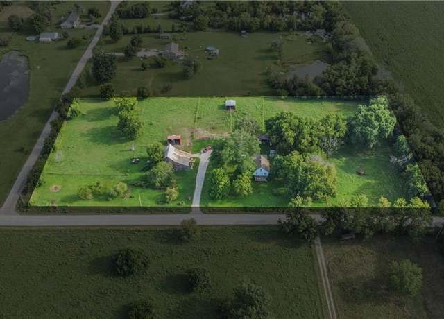Property at 4900 E 219th St, Peculiar, MO 64078, 3 beds, 1.5 baths