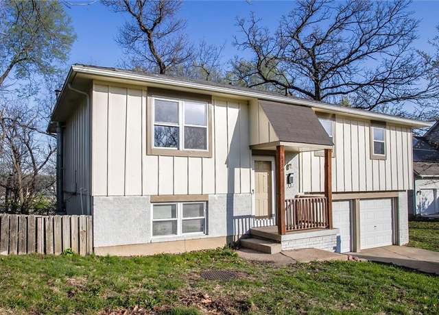 Property at 5120 Goodman Ln, Overland Park, KS 66202, 3 beds, 2 baths