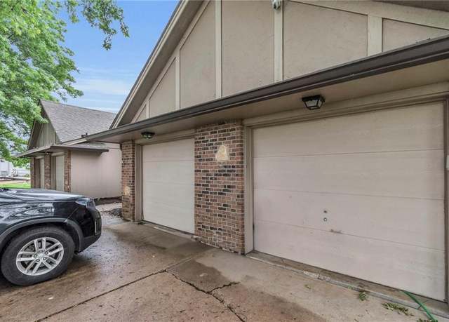 Property at 109 N Crest 111,113, 115 Dr, Raymore, MO 64083, 8 beds, 4 baths