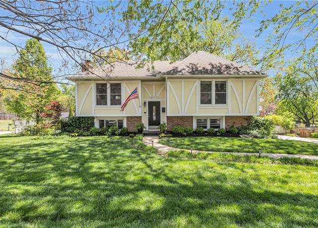 Property at 517 S Franklin St, Raymore, MO 64083, 4 beds, 2 baths