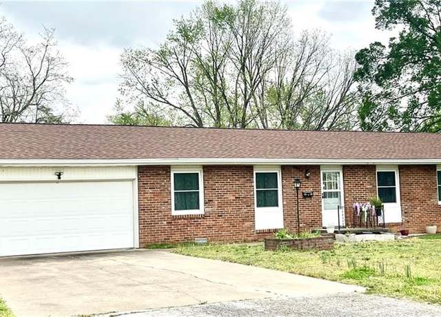 Property at 1610 N Main St, Nevada, MO 64772, 3 beds, 2 baths