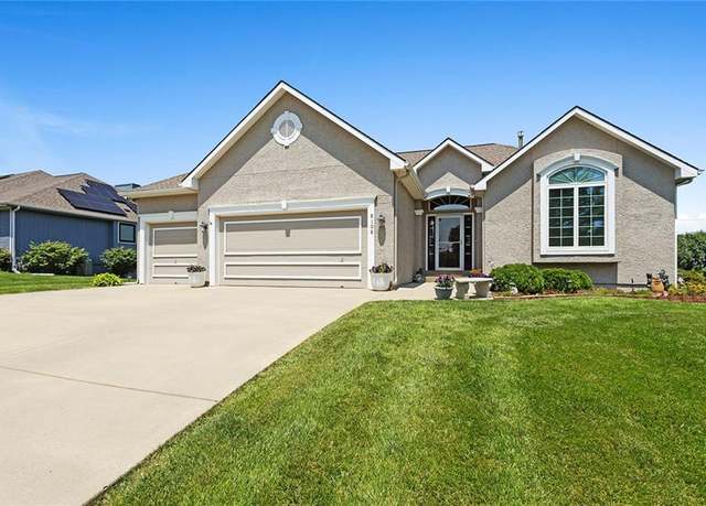 Property at 8108 NE 113 St, Kansas City, MO 64157, 3 beds, 3 baths
