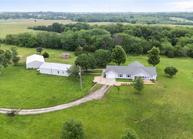 Property at 25549 Chieftain Rd, Lawrence, KS 66044, 3 beds, 2 baths