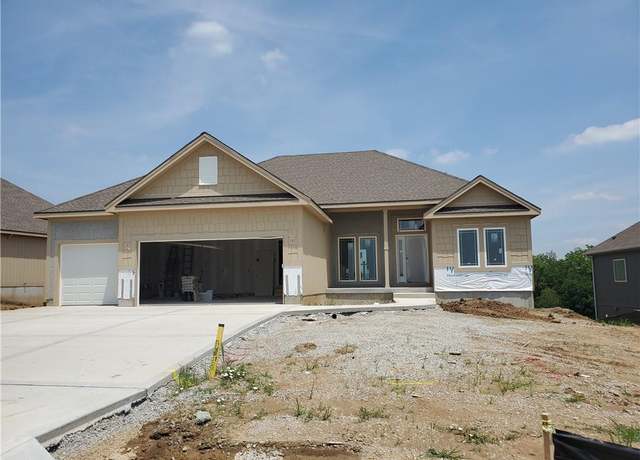 Property at 10139 N Winchester Ave, Kansas City, MO 64156, 4 beds, 3 baths