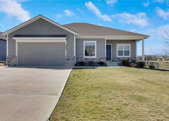 Property at 15653 Lakeside Dr, Basehor, KS 66007, 3 beds, 3 baths