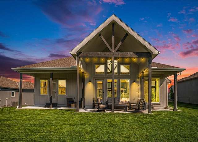 Property at 1309 NW 107th Ter, Kansas City, MO 64155, 5 beds, 5 baths