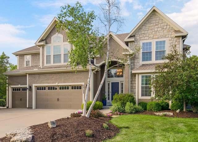 Property at 22122 W 58th St, Shawnee, KS 66226, 5 beds, 4.5 baths