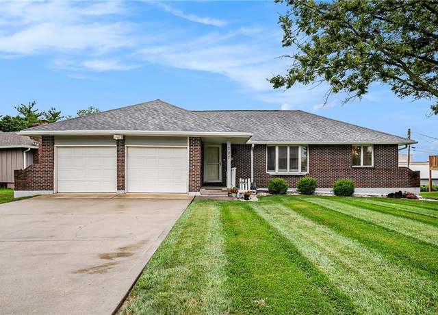 Property at 207 Hawthorne Ln, Cameron, MO 64429, 3 beds, 2 baths