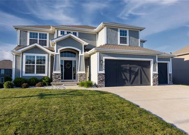 Property at 1238 NW 94 Ter, Kansas City, MO 64155, 4 beds, 4.5 baths