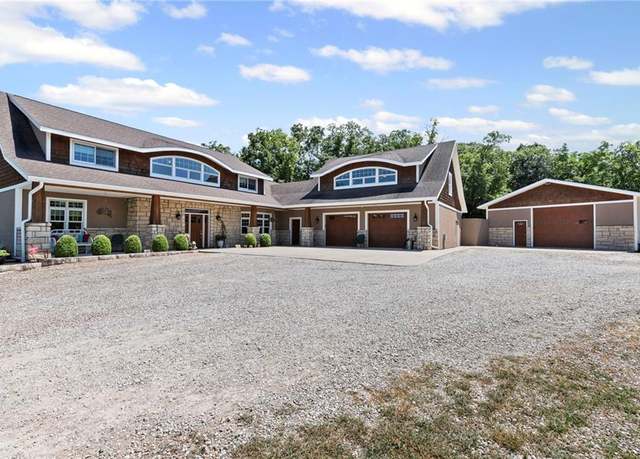 Property at 18511 224th St, Tonganoxie, KS 66086, 4 beds, 3 baths