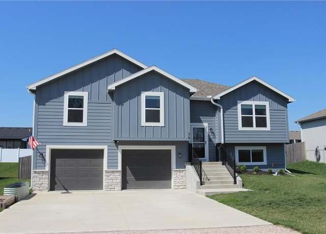 Property at 74 SE 461st Rd, Warrensburg, MO 64093, 4 beds, 3 baths