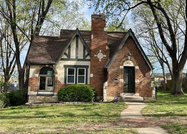 Property at 216 Pine St, Leavenworth, KS 66048, 2 beds, 1 bath