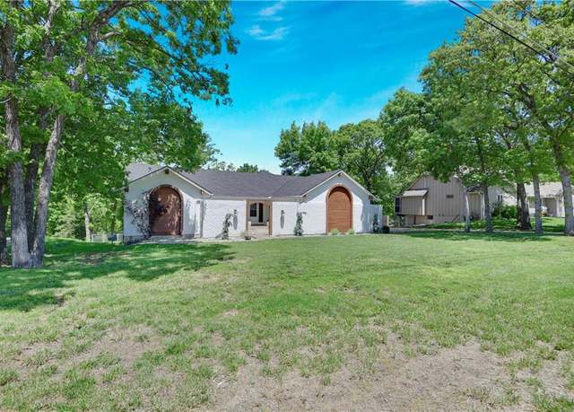 Property at 18608 W 66th Pl, Shawnee, KS 66218, 4 beds, 3 baths