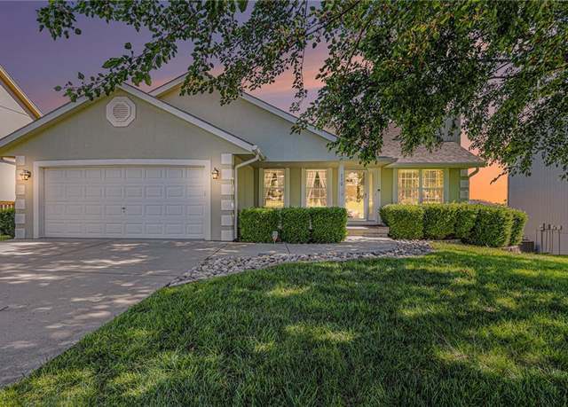 Property at 110 Porter Dr, Smithville, MO 64089, 4 beds, 3 baths