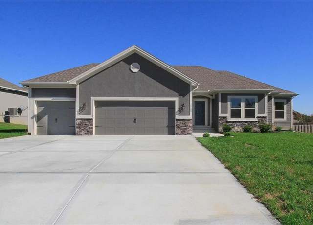 Property at 3718 NE 90th Ter, Kansas City, MO 64156, 3 beds, 2 baths