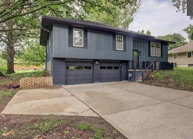 Property at 1209 SE Brookwood St, Lee's Summit, MO 64063, 3 beds, 2.5 baths