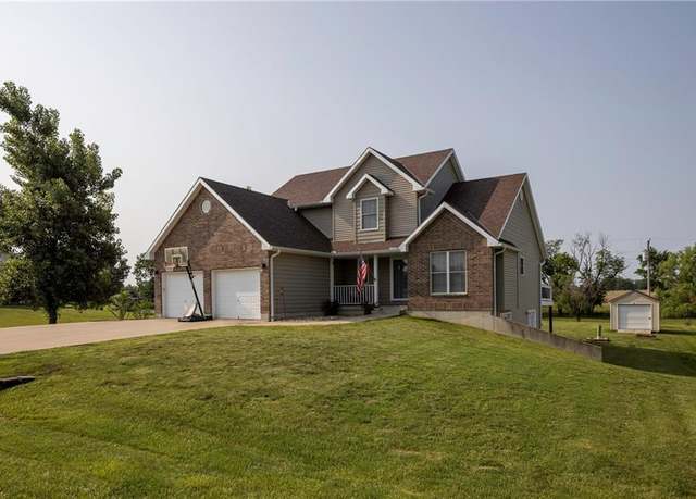 Property at 130 SW 95 Rd, Warrensburg, MO 64093, 5 beds, 3.5 baths