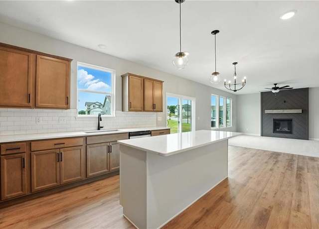 Property at 3000 NW 95th Ter, Kansas City, MO 64154, 4 beds, 2.5 baths