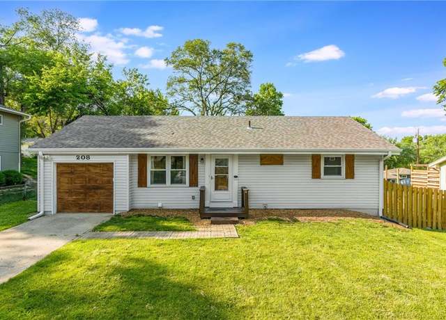 Property at 208 Jackson St, Liberty, MO 64068, 3 beds, 1 bath