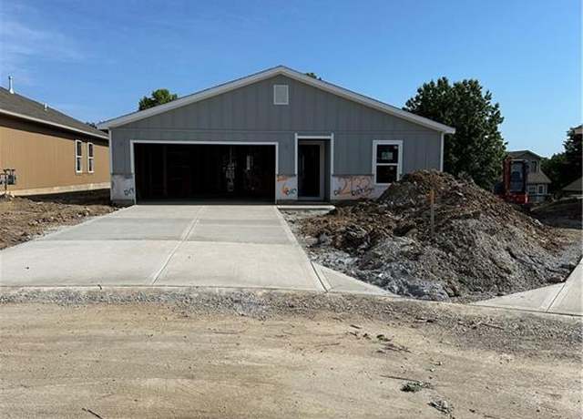 Property at 2133 Brook Ridge Cir, Tonganoxie, KS 66086, 3 beds, 2 baths