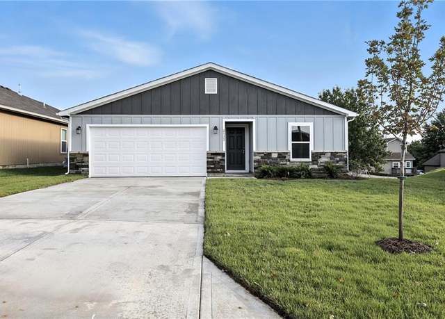 Property at 2133 Brook Ridge Cir, Tonganoxie, KS 66086, 3 beds, 2 baths