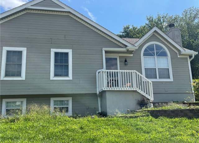 Property at 605 Oak Dr, Raymore, MO 64083, 3 beds, 3 baths