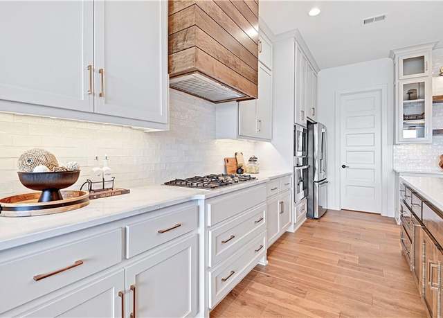 Property at 17433 Gillette St, Overland Park, KS 66221, 5 beds, 4 baths