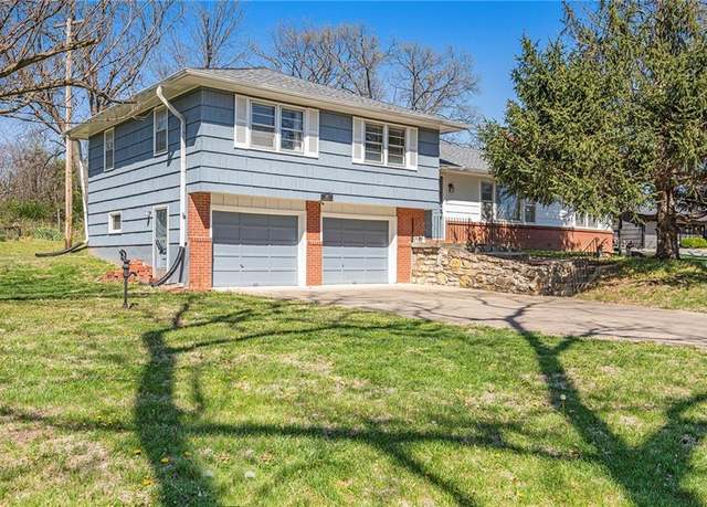 Property at 625 Edwardsville Dr, Kansas City, KS 66111, 3 beds, 2.5 baths