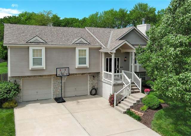 Property at 612 Bradford Ct, Raymore, MO 64083, 3 beds, 2.5 baths