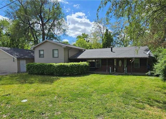 Property at 6004 Amazonia Rd, St Joseph, MO 64505, 3 beds, 2 baths