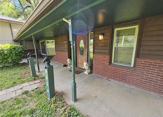 Property at 6004 Amazonia Rd, St Joseph, MO 64505, 3 beds, 2 baths