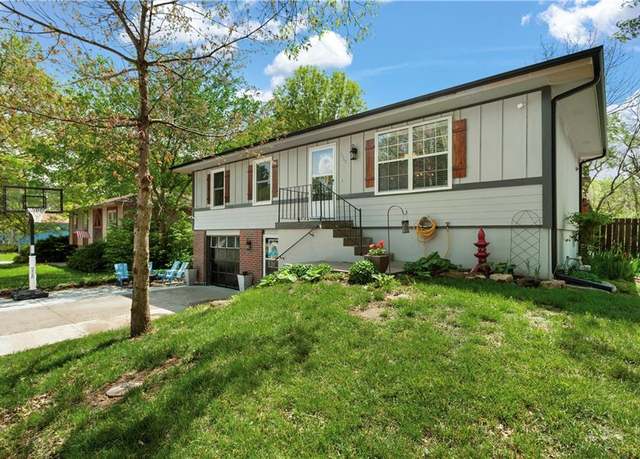 Property at 1115 SE 20th St, Oak Grove, MO 64075, 3 beds, 1 bath