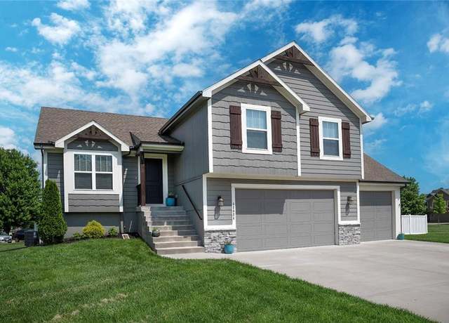 Property at 12024 Astor Ct, Peculiar, MO 64078, 4 beds, 3.5 baths