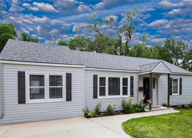 Property at 5625 Barton Ln, Shawnee, KS 66203, 3 beds, 2 baths