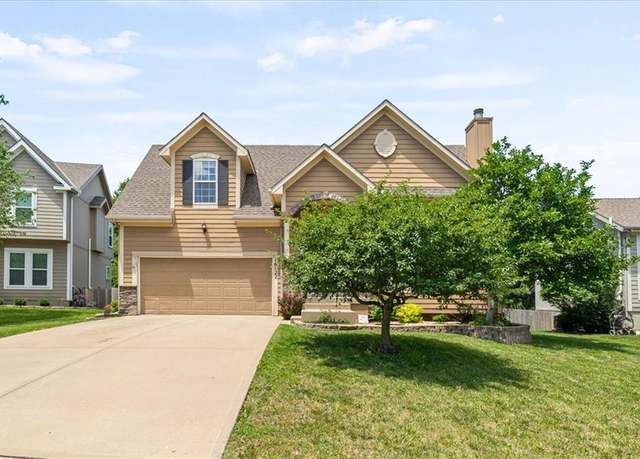 Property at 16122 W 157th St, Olathe, KS 66062, 3 beds, 2.5 baths