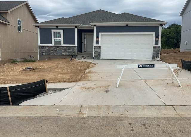 Property at 16279 Giorgia St, Parkville, MO 64152, 3 beds, 2 baths
