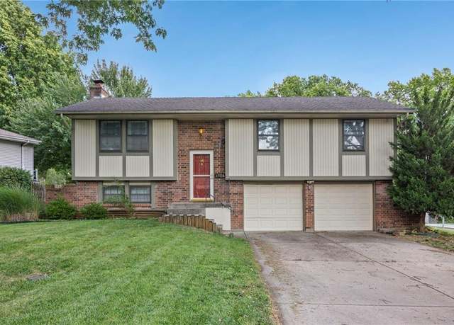 Property at 1925 5th St, Lee's Summit, MO 64081, 3 beds, 2 baths