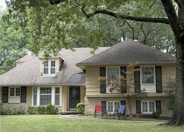 Property at 4402 W 63rd Ter, Prairie Village, KS 66208, 4 beds, 2.5 baths