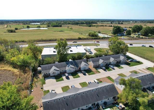 Property at 1463 & 1465 Airpark Rd, Sedalia, MO 65301, 18 beds, 12 baths