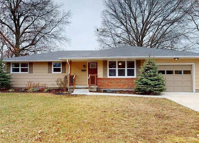 Property at 160 West Ave, Sedalia, MO 65301, 4 beds, 2.5 baths