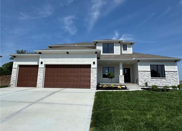 Property at 902 Reed Dr, Raymore, MO 64083, 4 beds, 3.5 baths