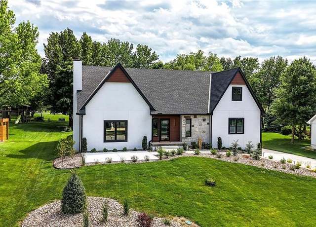 Property at 5263 SW Raintree Pkwy, Lee's Summit, MO 64082, 5 beds, 3.5 baths