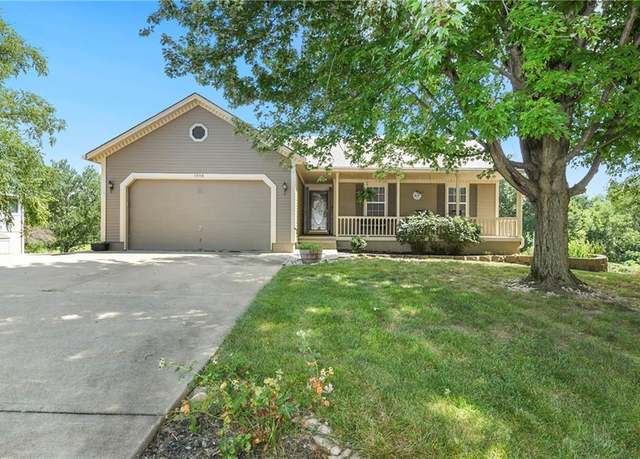 Property at 1916 Valley View St, Pleasant Hill, MO 64080, 4 beds, 3 baths