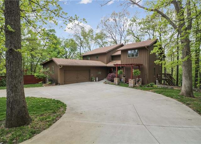 Property at 12 Woodland Trl, Warrensburg, MO 64093, 4 beds, 2.5 baths