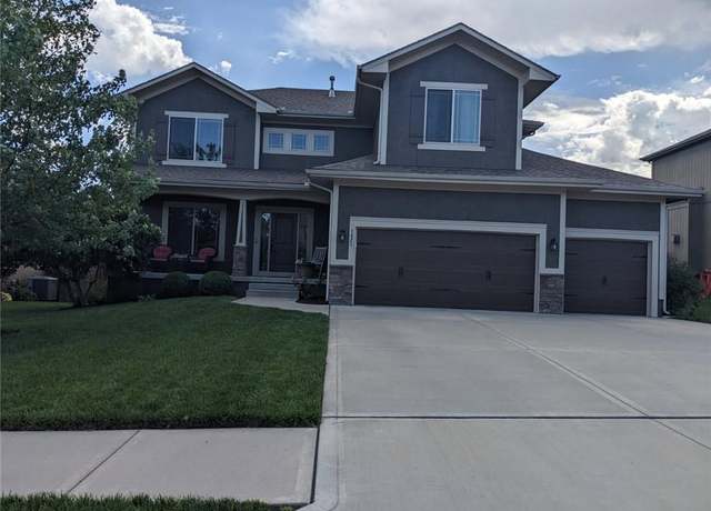Property at 1521 SW Whistle Dr, Lee's Summit, MO 64082, 4 beds, 2.5 baths
