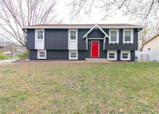 Property at 956 Ridge Dr, Warrensburg, MO 64093, 3 beds, 2 baths