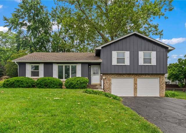 Property at 9916 Floyd St, Overland Park, KS 66212, 3 beds, 2.5 baths