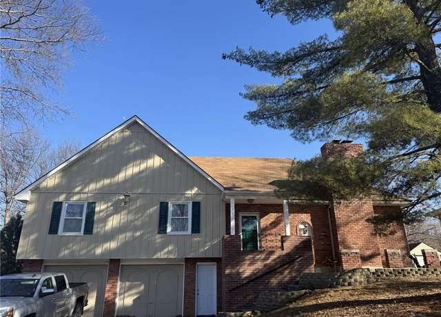 Property at 1008 17th St, Blue Springs, MO 64015, 4 beds, 3.5 baths