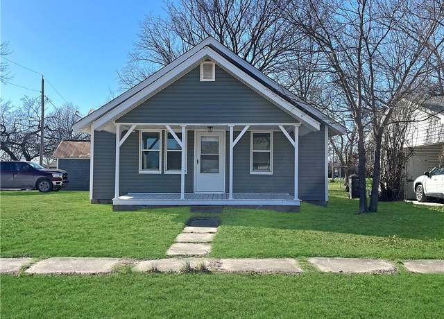 Property at 716 S Huston Ave, Altamont, KS 67330, 2 beds, 1 bath