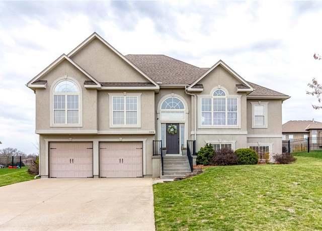 Property at 1204 Schroeder Ct, Warrensburg, MO 64093, 3 beds, 3 baths